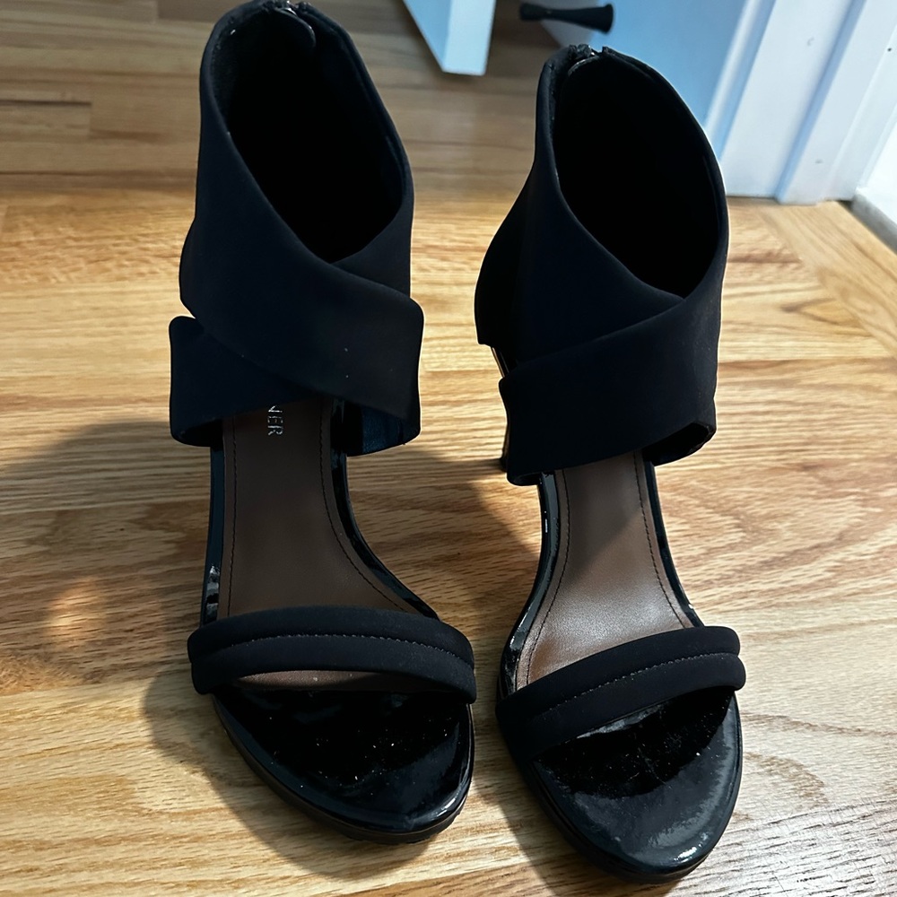 Donald Pliner Heel